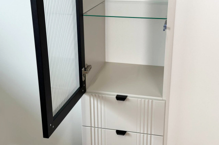 Шкаф однодверный со стеклом Рич кашемир/фрапучино матовый/черный